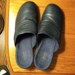 Clarks size 8 blue slip-ons